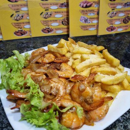 Camarão no alho e óleo com batata frita
