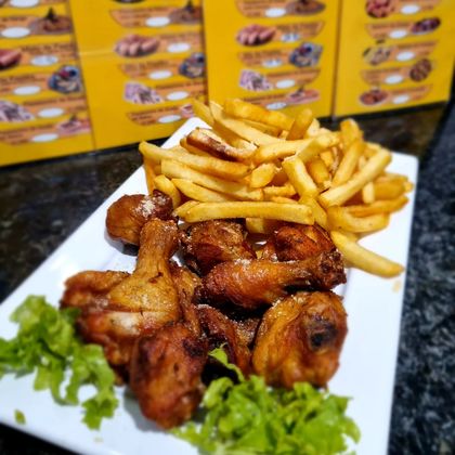 Frango a passarinho com batata frita